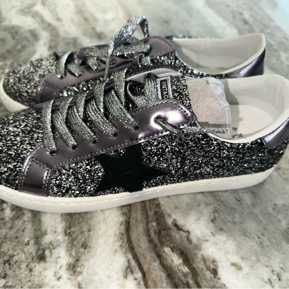 Vintage Havana Black and Silver Athletic Shoes